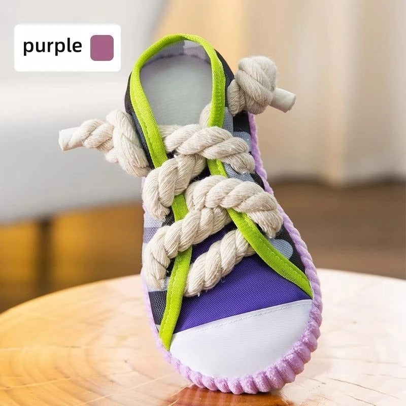 Squeaky slipper with sturdy cotton rope – dental care & fun for dogs